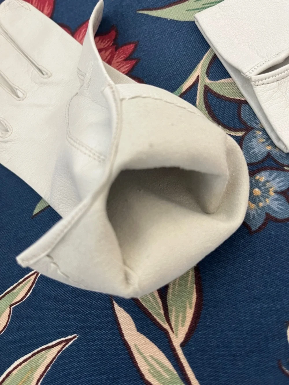 Vintage Classic White Leather Women's Gloves Small/XSmall